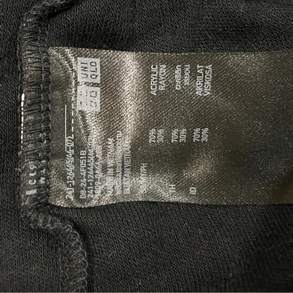 Uniqlo Turtleneck Long Sleeves Black Top Size M - Picture 8 of 10